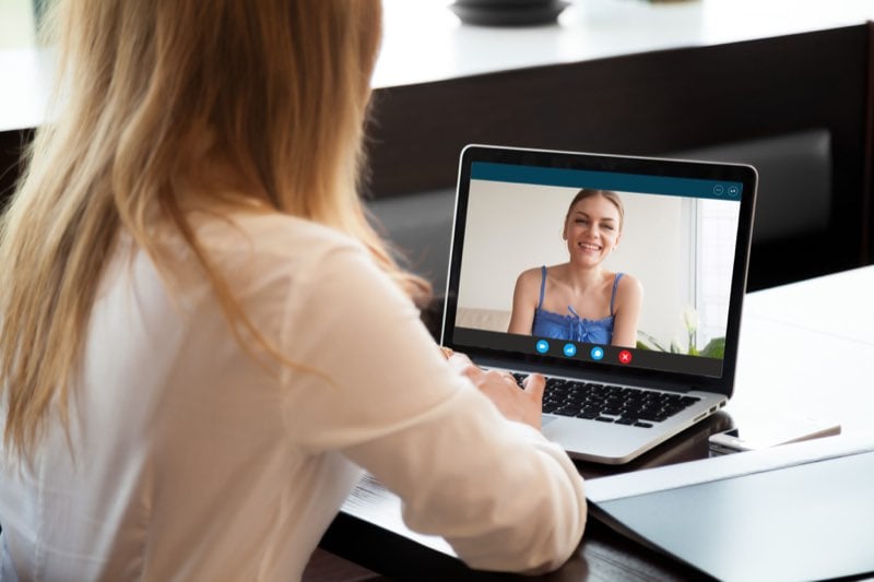 Adoptez l'entretien Vidéo